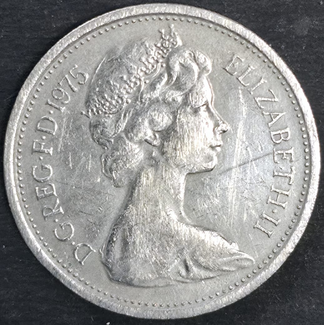 1970 Five New Pence – Queen Elizabeth II – CuNi – $5 - Image 2