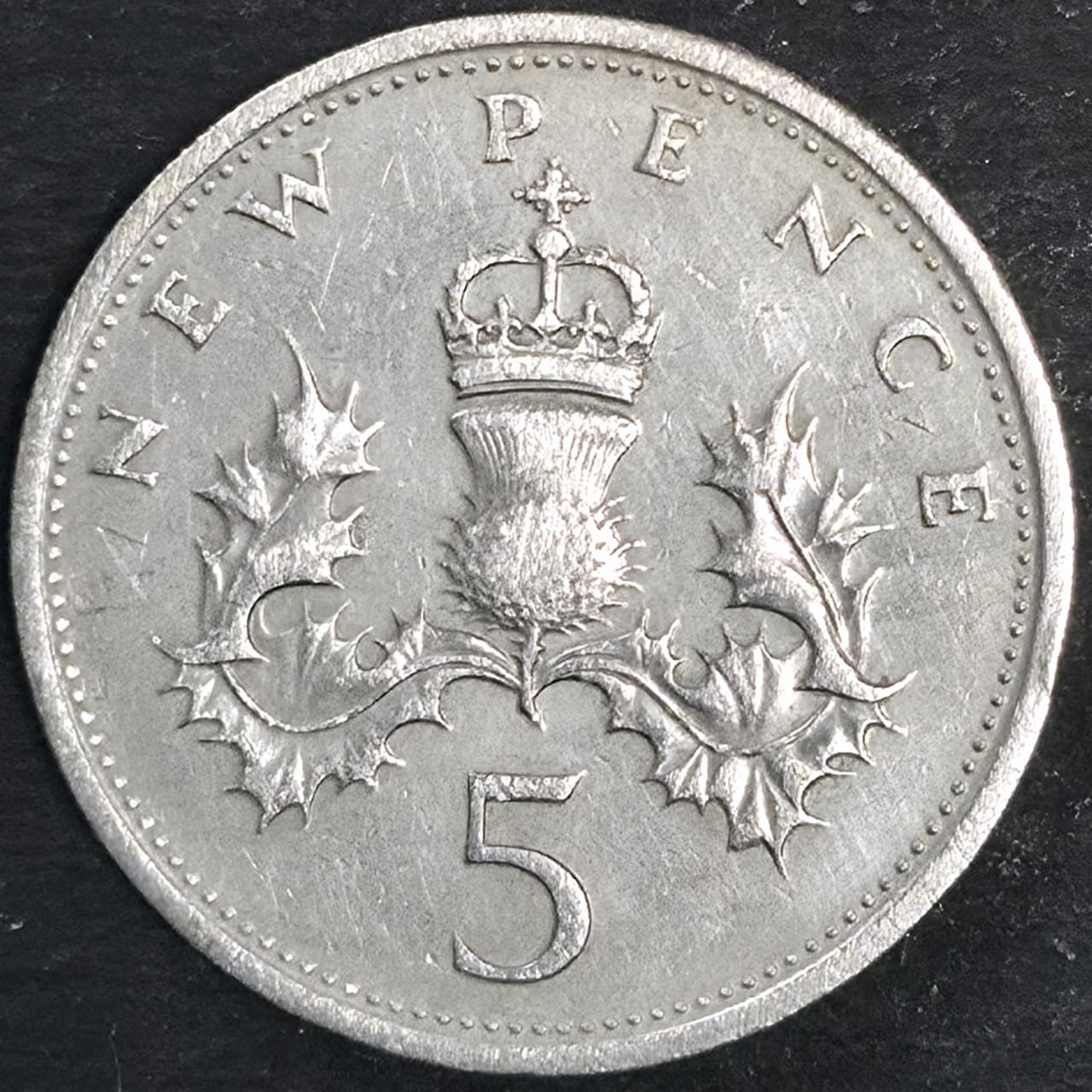 1970 Five New Pence – Queen Elizabeth II – CuNi – $5 - Image 3